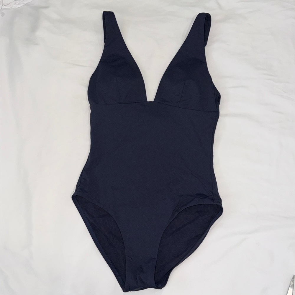 Sea Level Swim Australia One Piece
Navy Swimsuit Size 8 - Picture 2 of 9
